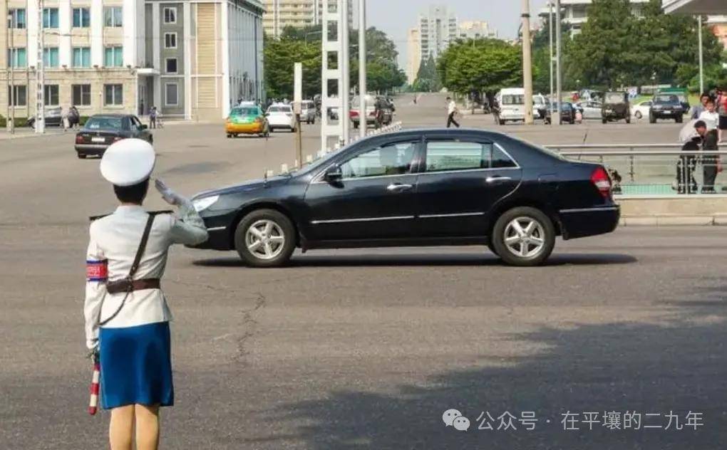 朝鲜街头实拍：5000朝币能买啥？
