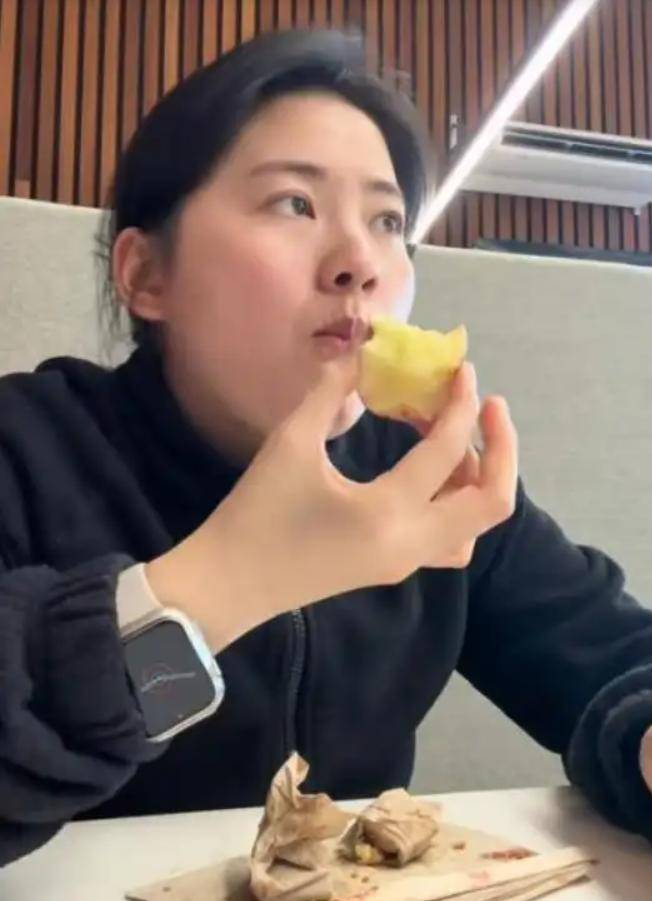 29岁四川女子新西兰打工：每天苹果厂包装9小时，月入三万人民币